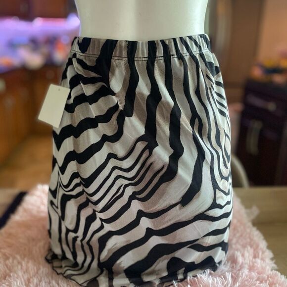 Zebra print mini skirt - Picture 2 of 3